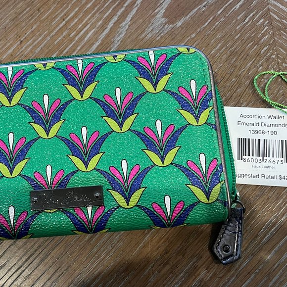 Vera Bradley Wallet Zip Around Accordion Emerald Diamonds  NWT - Green - Picture 1 of 3